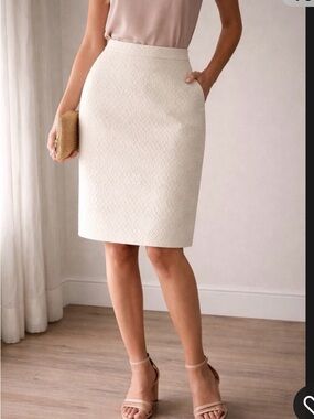 J McLaughlin Tailored Cream Pencil Skirt - Sleek Women's Office Staple